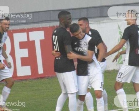 Локо пусна билетите за мача с Хебър