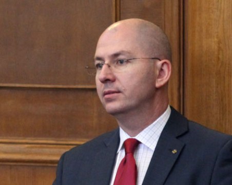 Партньор на Джевдет Чакъров регистрира в ЦИК 