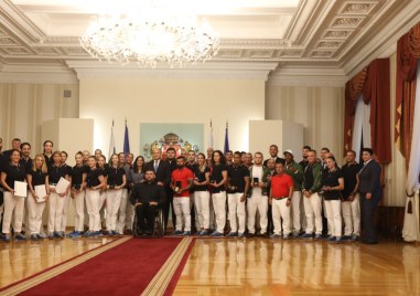 Вие вписвате вашите имена завинаги със златни букви в славната