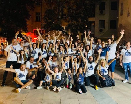 Известни певци и актьори се включват в 