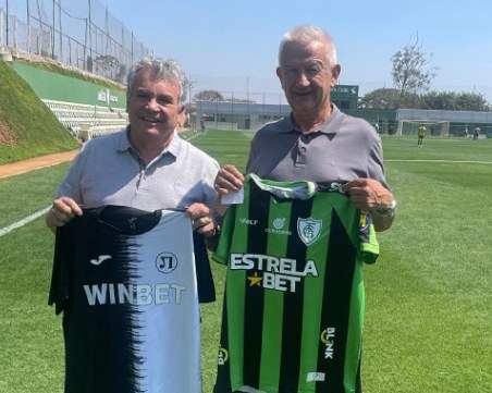 Крушарски на посещение в бразилски клуб