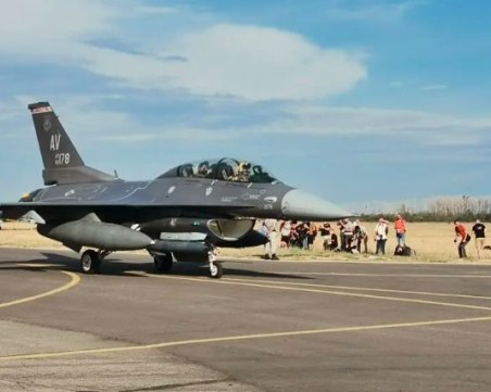 Президентът излетя с F-16 от Авиобаза 