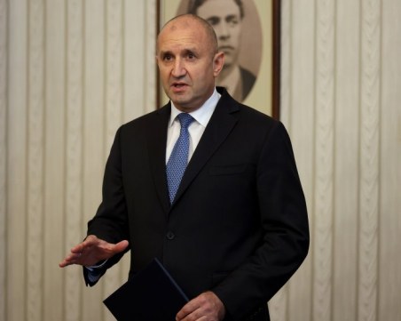Румен Радев изказа съболезнования на близките на загиналите пилоти