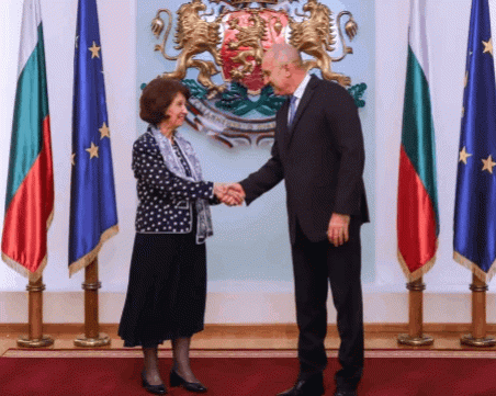 Президентът на РС Македония ще иска отговор от Радев защо на снимката им няма македонското знаме