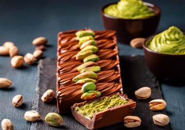 СъставкиПрочетете още2 шоколада без захар1 шоколад 80 150гр кадаиф80гр масло200гр пистачио