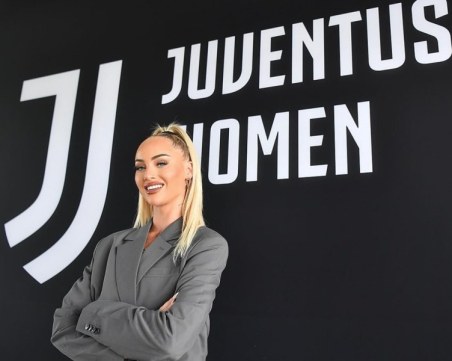 Най-популярната футболистка: Аз и мъжа ми играем в еднакви отбори, не е нормално той да получава 100 000 пъти повече