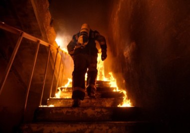 Пожар в блок във Видин отне живота на двама души