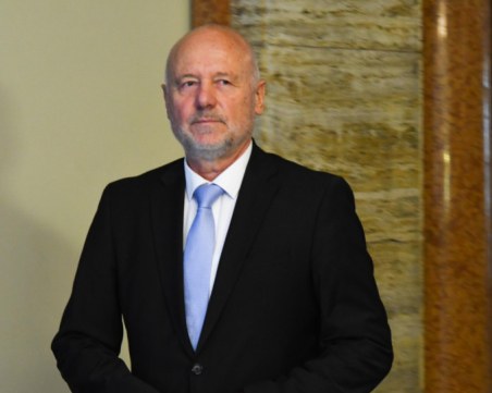 Тагарев: Още днес би трябвало да излезе анализът от черната кутия на падналия военен самолет