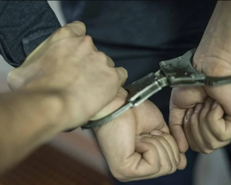 Трима пребили 39-годишен пловдивчанин заради чат с жената на единия