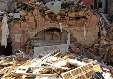 Най малко 150 души пострадаха при координирана атака срещу Хизбула От