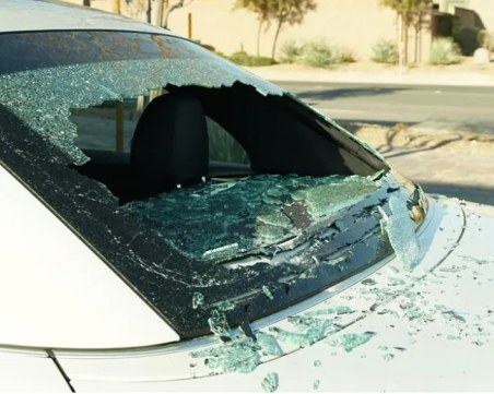 Мъж потроши колата на пловдивчанка в Кючука