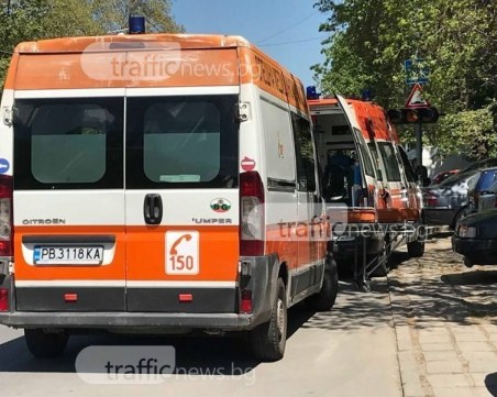 Моторист помете двама души в София и избяга