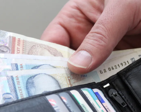 Вдигат помощите на 730 000 българи