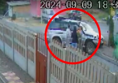 Заради засичане на пътя млад мъж преби възрастен шофьор и