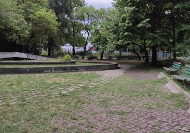 Един от най старите паркове в район Тракия – Майка и