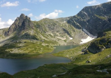 Времето в планините е облачно хората да слизат по рано