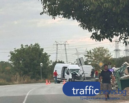 Катастрофа в Ягодово, 20-годишен шофьор е пострадал - откаран е в болница