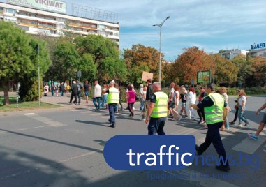 Стачкуващи блокираха движението на кръговото кръстовище до Панаира в Пловдив