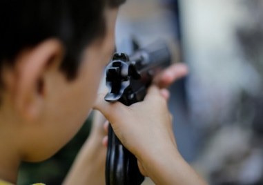 Двама младежи са били простреляни в пернишкото село Мещица в