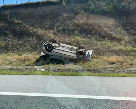 Кабриолет се обърна на АМ 