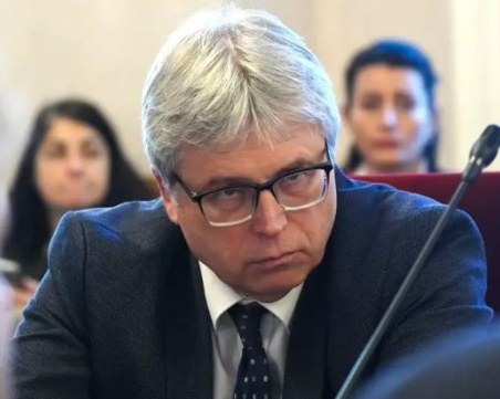 Конституционният съд връща Станимир Михайлов като управител на НЗОК