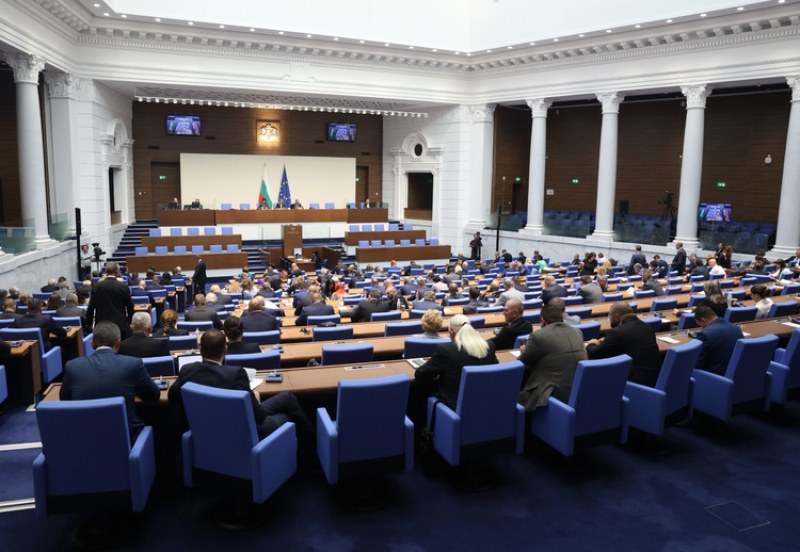 Парламентът ще изслуша министър Атанас Илков за действията на МВР срещу купуването на гласове