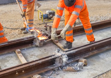 1992 са свободните работни места да които се търсят хора