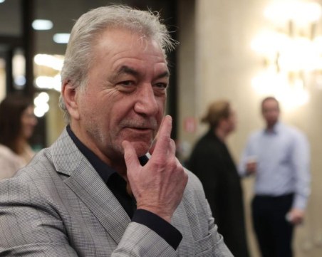 Министър Росен Карадимов увери, че целия процес за обезпечаването на вота върви нормално