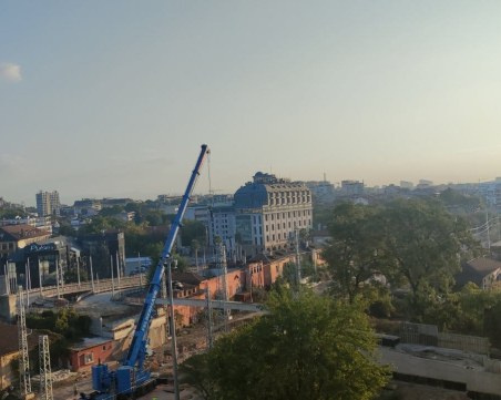 Монтираха първата част на мост 