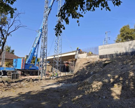 С бързи темпове: И 12-те огромни греди са положени на мост „Тодор Александров