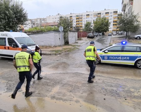 Линейка пропадна в изкоп в Казанлък, докато отива при болно бебе