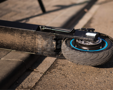 Кола блъсна тийнейджър с тротинетка в Кючука