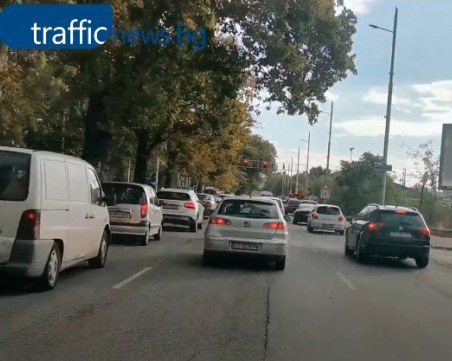 Kошмарните тапи продължават! Близо пет пъти по-бавно се движат автомобилите в Кючука ВИДЕО