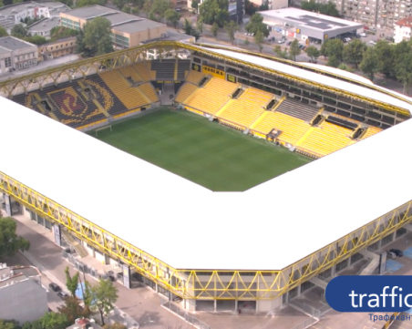 Махат седалките в сектора за гости на Колежа за мача с Левски