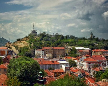 Жълт код за силен вятър в Пловдив! Очакват се пориви до 90 км./ч