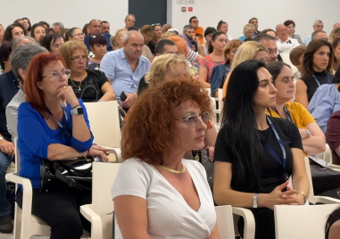 Мащабен есенен форум на магистър фармацевтите събра над 650 професионалисти  собственици на аптеки от цялата страна Събитието  беше