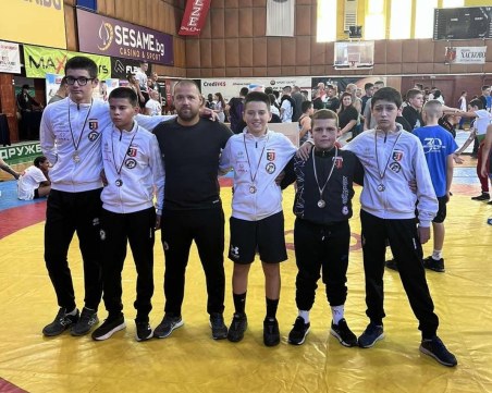 Класиците на Локомотив с пет медала от турнир в Хасково