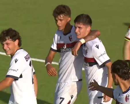 Пловдивчанинът Димитър Папазов игра за Болоня при загуба от Ливърпул в Младежката Шампионска лига