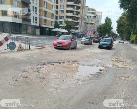 Шофьори на автобуси се канят, че ще сменят маршрутите си заради 30-метров участък в Кючука
