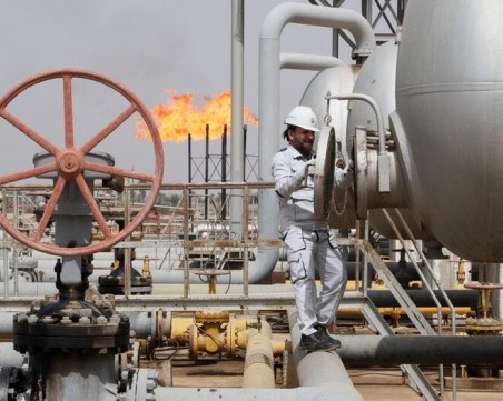 Скочи цената на петрола заради напрежението в Близкия изток