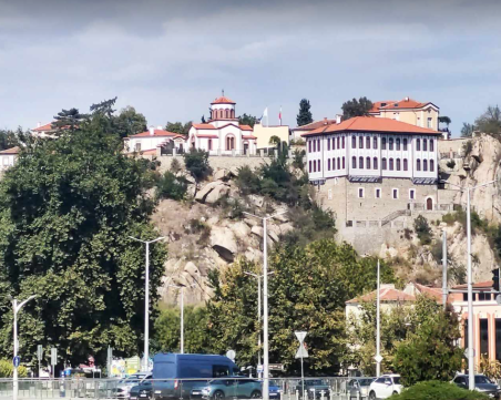 Слънчево с разкъсна облачност ще е времето днес в Пловдив, температурите достигат до 25 градуса