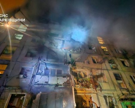 Бомба порази жилищна сграда в Харков, десет души са ранени