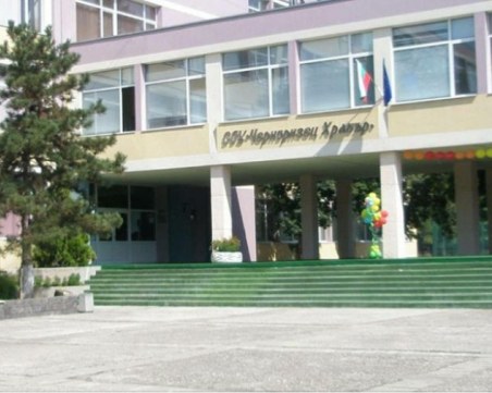 Полицията: Няма данни ученик да е вадил оръжие в пловдивско училище