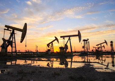 Цените на петрола на международните пазари се стабилизираха след започналото