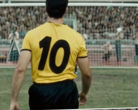 Актьорът, изиграл Гунди, ще е специален гост на Ботев - Левски