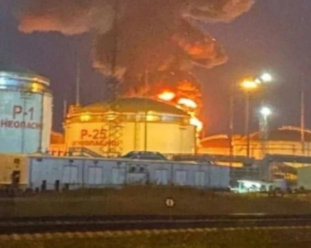 Експлозии отекнаха в Крим, гори нефтено депо