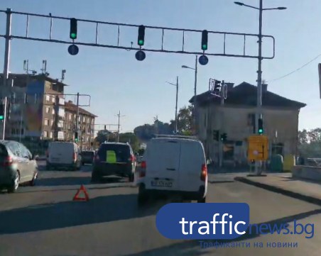 Голяма тапа блокира движението на централен булевард в Пловдив