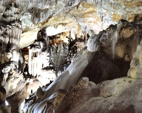 Пещерата „Добростански бисер