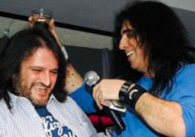 Почина барабанистът на АХАТ Юрий Коцев съобщиха от групата Той