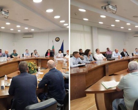 Спокойно преминаха консултациите на политическите партии за определяне състава на двете районни избирателни комисии